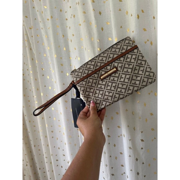 NWT Tommy Hilfiger All Over Signature Logo Wristlet Wallet Hand Zipper Pouch Bag - Picture 2 of 5